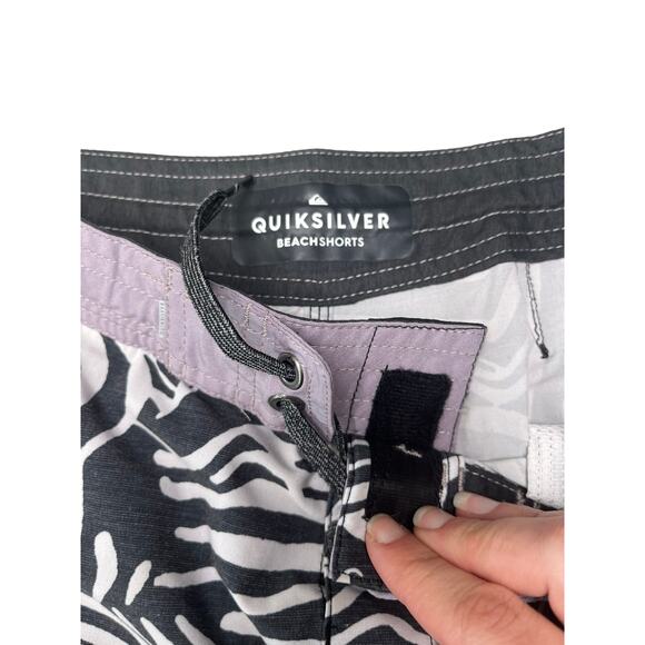 QuiksilverBeach Board Shorts lace up vlecro black white purple size 28 - Picture 3 of 6